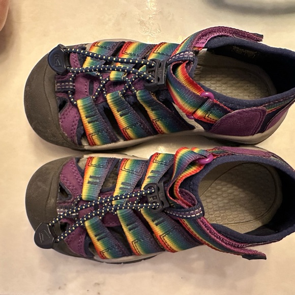 KEEN Newport H2 Purple Water Closed Toe Sandals with Rainbow Straps - Picture 3 of 8